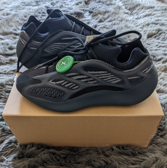 Adidas Yeezy 700 V3
